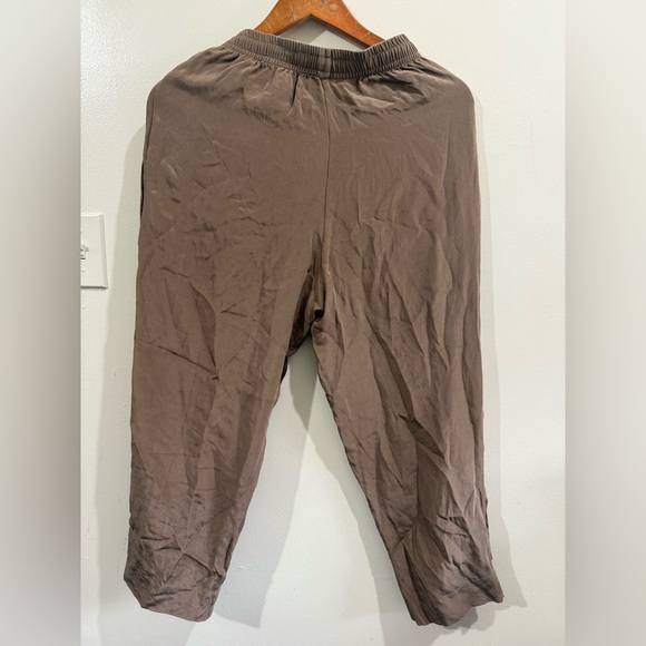 MODERN WEAVING Women's Relaxed Fit Joggers in Taupe - Picture 3 of 6